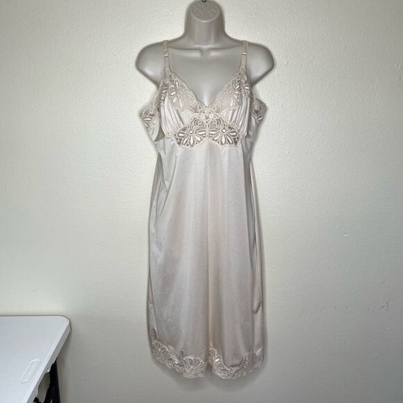 Vintage Shadowline 70s Lace Full Slip Beige Cream Back Slit Adj Strap Women 36 T - Picture 13 of 13